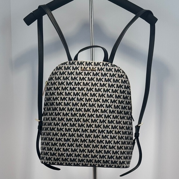 Michael Kors Backpack Cindy~NWT - Picture 1 of 11